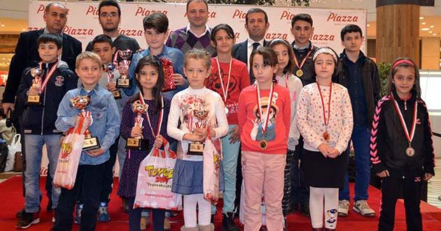 PİAZZA’DA SATRANÇ USTALARI ÖDÜLLENDİRİLDİ ustadsatranc.org.tr